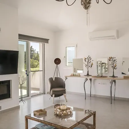 Ai Helis Summer House * Svoronata